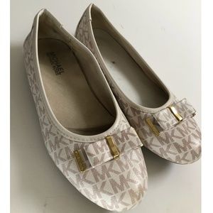 Michael Kors Size 5 Ivory White Flats Bows MK Logo